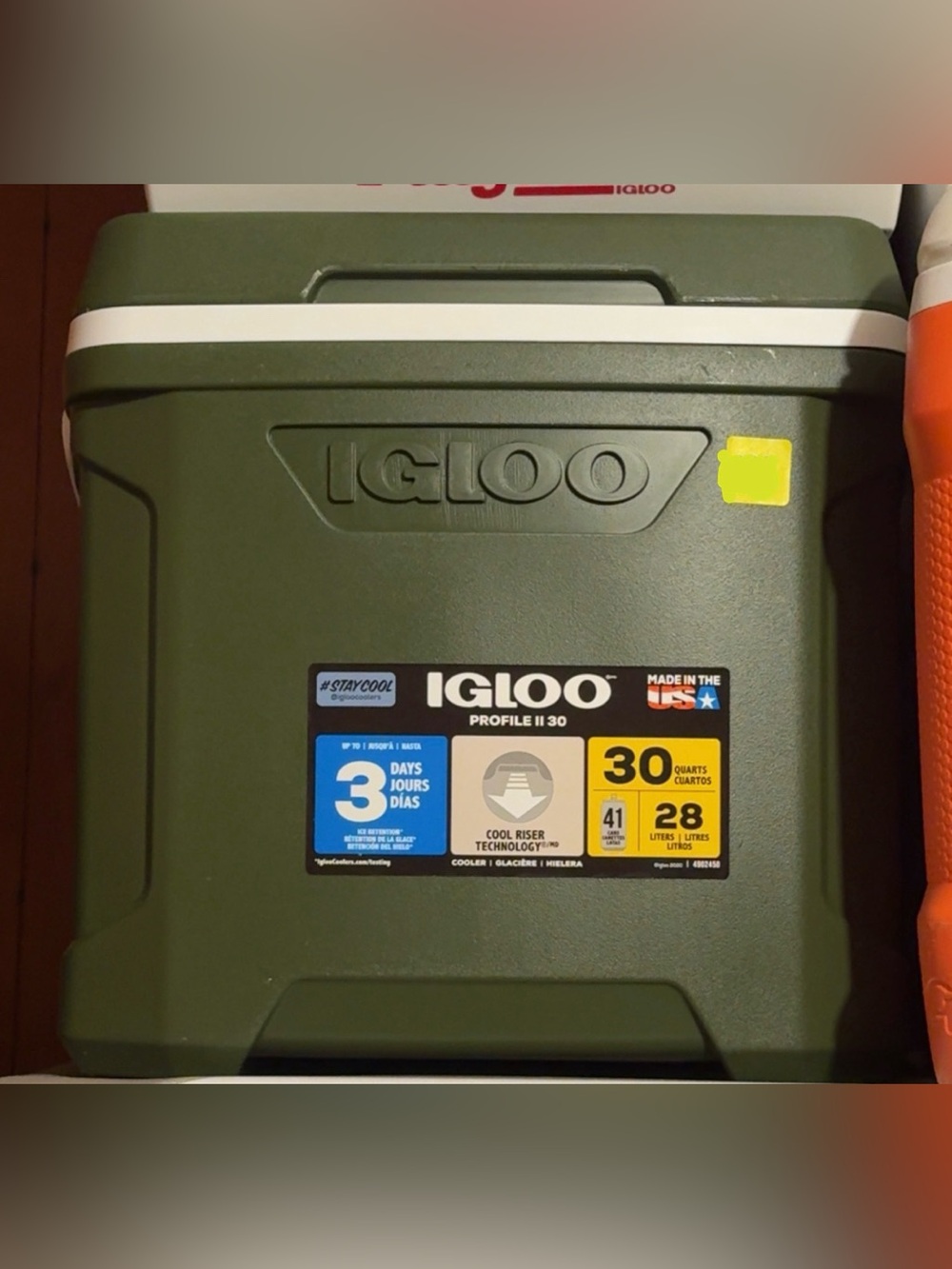 NWT IGLOO PROFILE II 30/30 QUARTS/28 LITERS/HOLDS 41 CANS RED OR GREEN